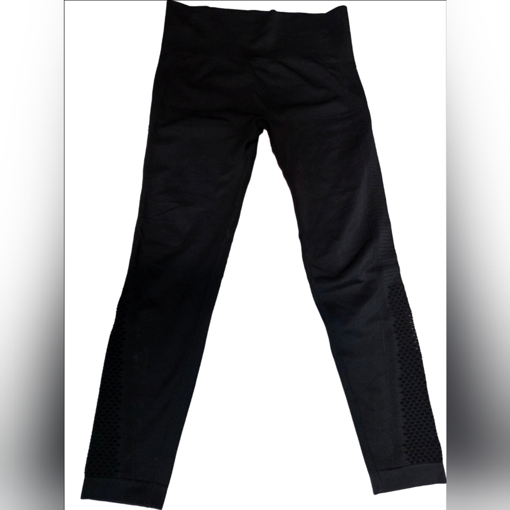 Mono B Black Seamless High-Waisted Leggings with Perforated Laser Cut Detail - M